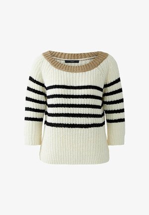 Pull en tricot avec un col rond beige, présentant des rayures horizontales noires sur un fond crème. Manches trois-quarts et tissu texturé.
