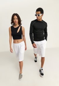 YOURTURN BASKETBALL MESH SHORTS UNISEX - Treniņtērpa apakšdaļas - white