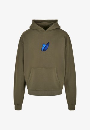 Olivovo zelená mikina s kapucňou a predným vreckom, s modrým vyšívaným motýľom na hrudi. Vyrobená z jemnej látky, má voľný strih a sťahovaciu kapucňu.
