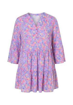 Vestido floral multicolor de encaje con mangas campana tres cuartos, escote en v con tres botones y falda con volantes en capas.