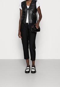 AllSaints Kalhoty - black