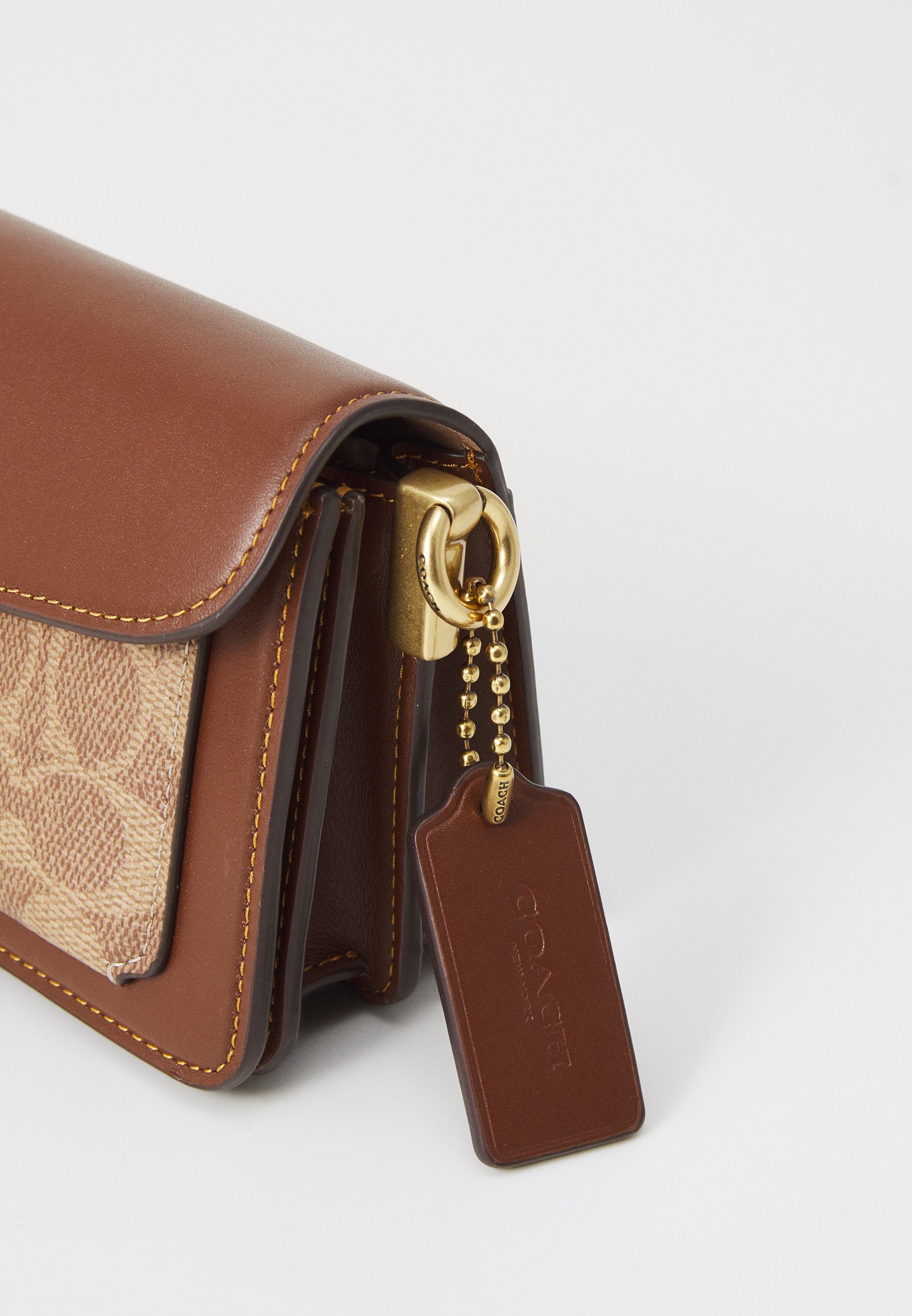 COACH TABBY SHOULDER BAG 20 IN SIGNATURE CANVAS - Bolso de mano