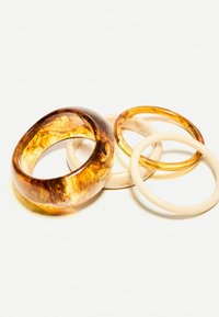 Thumbnail Image 3