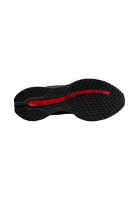 Zwarte sportieve schoenzool met een gestructureerde grip, uitgerust met een rode middenzoolstreep en een cirkelvormig loopvlakpatroon voor grip.