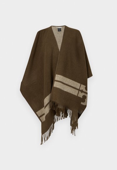 Poncho de lã castanho com decote em V, apresentando um padrão riscado em bege claro e bainha com franjas. Textura suave, design aberto para fácil uso.