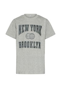 Šedé bavlnené tričko s potlačou "NEW YORK" a "BROOKLYN" v tučnom čiernom písmene, so zobrazením globu na strede. Krátke rukávy, okrúhly výstrih.