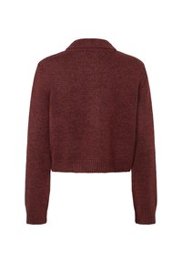 Dunkelroter gestrickter Cardigan mit langen Ärmeln, gerippten Bündchen und Saum sowie einem umgeschlagenen Kragen, von hinten gezeigt.