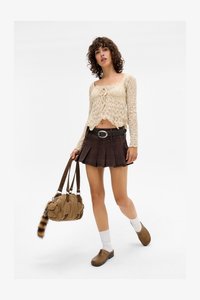 Não selecionado, cream