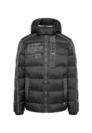 Schwarze gepolsterte Jacke mit hohem Kragen, ausgestattet mit Reißverschlüssen, grafischem Text und grauen Akzenten. Beinhaltet seitliche Taschen und elastische Manschetten.