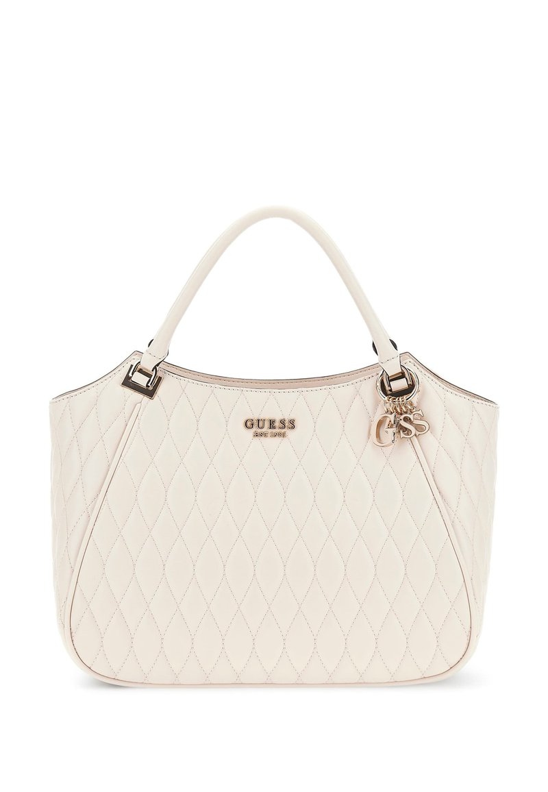 Borsa a tracolla in pelle trapuntata crema con doppi manici, logo Guess in oro e scritta decorativa in oro sul lato destro anteriore.