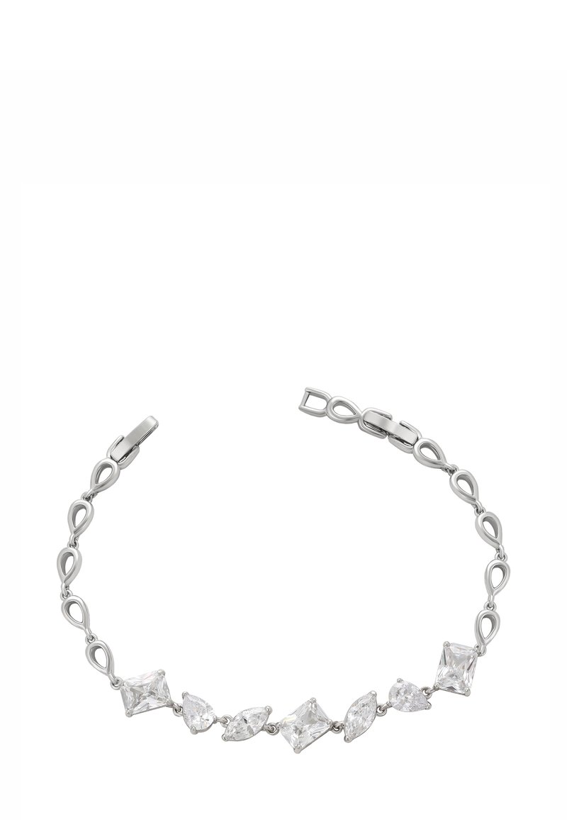 Sudraba rokassprādze ar sajauktas formas caurspīdīgiem dārgakmeņiem, kuras dizains ietver asaras un kvadrātveida saites uz vienkārša balta fona.