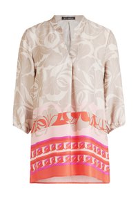 Leichte, gemusterte Bluse in Beige mit floralem Design, mit einem rosa und roten Einsatz am Saum, V-Ausschnitt und Dreiviertelärmeln.