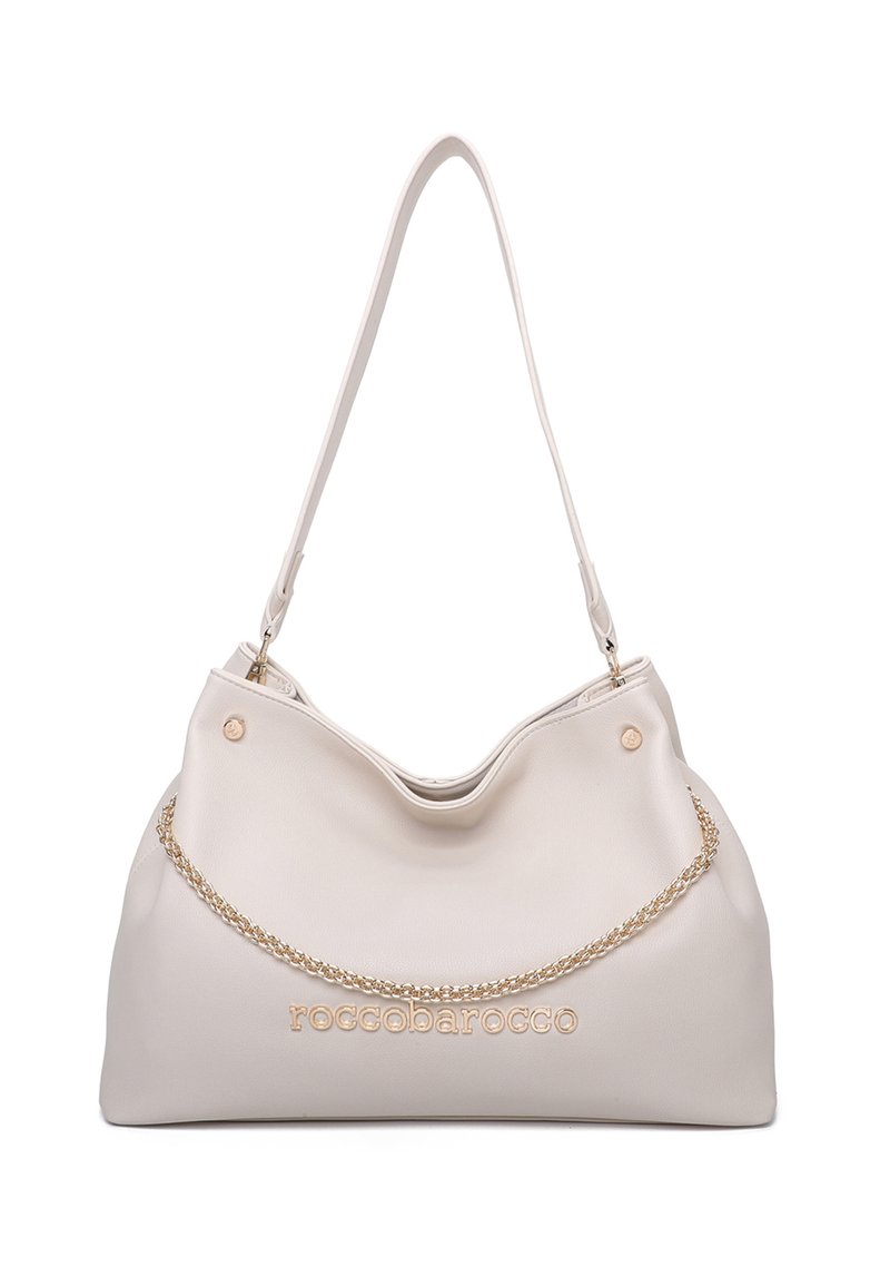 Borsa hobo beige realizzata in materiale sintetico liscio, con un accentuato in catena dorata e logo impresso sul davanti. Design morbido e informale.
