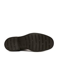 Suela de zapato de goma negra con un patrón texturizado que presenta surcos horizontales y verticales para ofrecer agarre y soporte. Forma plana y redondeada.