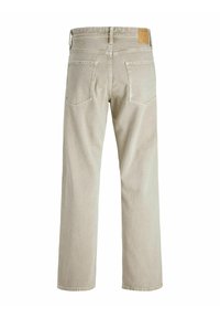 Jeans beige de pernera ancha con cintura alta, bolsillos traseros y parche de cuero con logo. Fabricados en denim resistente, presentan un diseño de pierna recta.