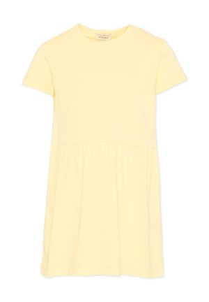 Abito casual giallo a maniche corte con vita arricciata e scollo rotondo, con logo del marchio in rilievo discreto sul petto.