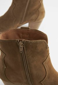 Next FOREVER COMFORT - Kovboju/motociklistu tipa puszābaki - tan brown