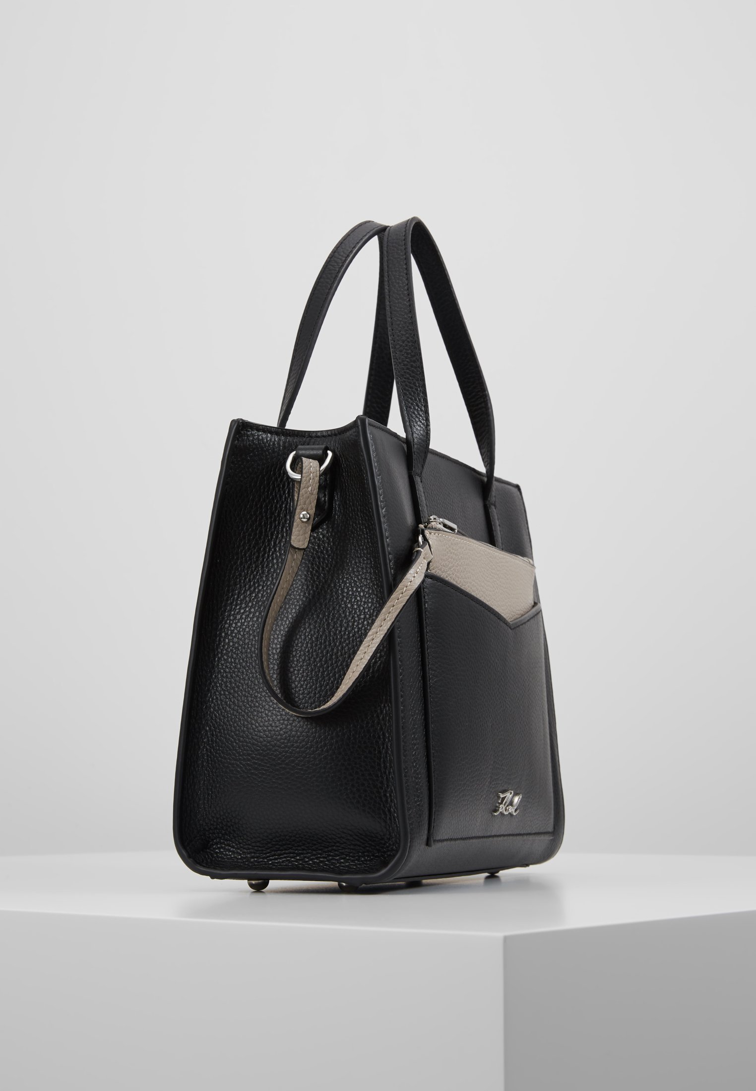 articlespp media p1f74602df8ad03a KARL LAGERFELD POCKET SMALL TOTE Håndveske wine Zalando.no