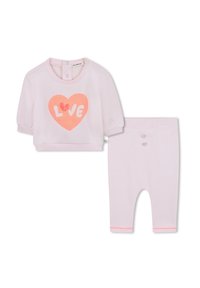 Ensemble en coton rose composé d'un haut à manches courtes avec un motif en forme de cœur et d'un legging assorti avec des boutons en forme de cœur et un ourlet festonné.