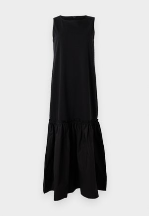 Robe noire sans manches avec un haut ajusté et un bas évasé froncé. Fabriquée en tissu doux, elle présente un décolleté rond et une longueur au milieu du mollet.