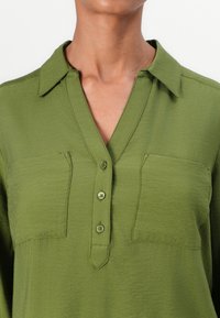 TOM TAILOR BLOUSE STRUCTURED SOLID - Blůza - deep ivy green
