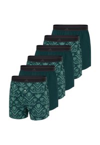 Förpackning med fem herrboxershorts med ett mörkgrönt blommönster, kontrasterande svart midjeband och slät tygtextur.