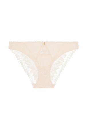 Culotte en dentelle de couleur beige doux, avec des motifs floraux, des bords festonnés et un petit accent décoratif doré à l'avant.