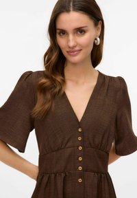 Vero Moda Abito a camicia - chocolate torte
