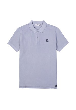 Hellblauem Polo-Shirt aus Baumwolle, mit Kragen, zwei Knöpfen, und einem kleinen quadratischen Logo auf der linken Brust. Kurzarm.