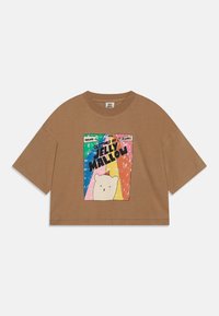 Brown cropped t-shirt with short sleeves, featuring a graphic print of a bear on a colorful background with text accents. Cotton material.