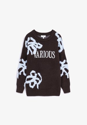 Jersey negro de punto con patrones abstractos en azul claro en las mangas y el cuerpo, y "VARIOUS" en letras mayúsculas blancas en el frente.