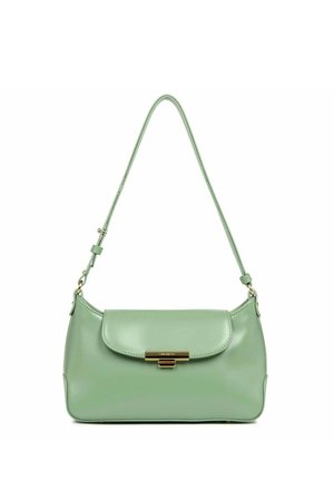 Sac à main en cuir vert menthe avec un design structuré, une fermeture à rabat et des accents en métal doré. Doté d'une bandoulière réglable et amovible.