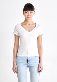Tommy Jeans SLIM VNECK - Pamata T-krekls - ecru