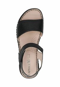 Melnās ādas čības ar divām platām siksnām, atvērtu purngalu un minimālistisku dizainu. Gaišas krāsas iekšzole ar perforācijām gaisa caurlaidībai.