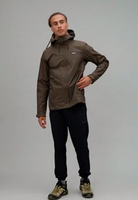 Patagonia TORRENTSHELL RAIN - Vízlepergető széldzseki - dunkelbraun