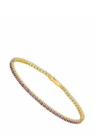 Pulsera chapada en oro con una serie de piedras preciosas moradas en un diseño de cadena enlazada, con un cierre seguro.