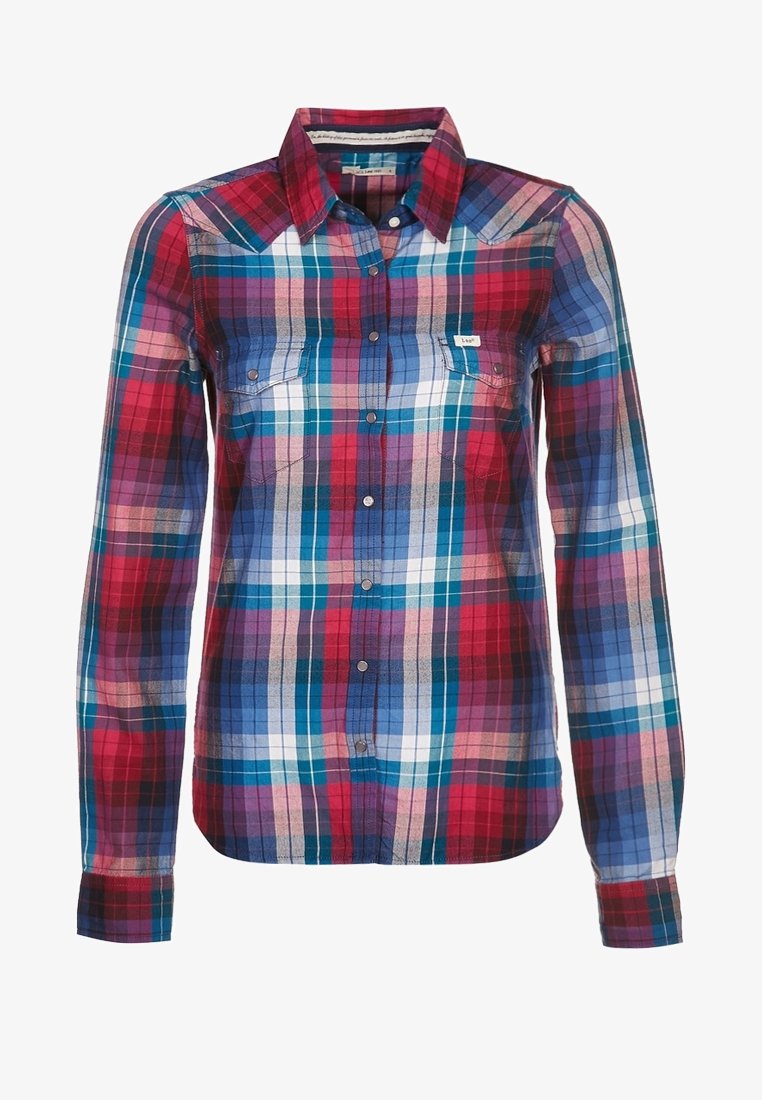 Kostkovaná košile s červenými, modrými a bílými šeky. Má dlouhé rukávy, špičatý límec a dvě přední kapsy s knoflíkovým zapínáním.