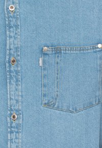 Levi's® SILVERTAB OVERSIZE - Button down-skjorte - indigo stonewash