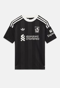 Črn nogometni dres Liverpoola z belim ovratnikom, Adidasovimi črtami na ramenih, grbom kluba ter logotipi sponzorjev na prsih in rokavu.