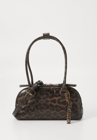 Handväska i leopardmönster i svart och brunt konstläder. Rund form med dubbla handtag, detaljer i guld och en dekorativ kedja.