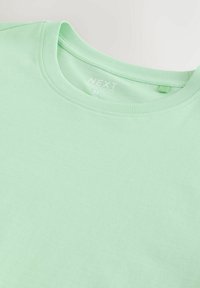 Nevybrané, new aqua green