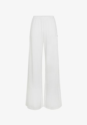 Weiße weit geschnittene Hose aus einem leichten Material, mit einem elastischen Bund und zwei seitlichen Taschen, in einer glatten, matten Textur.