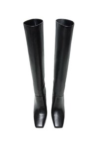 Stivali neri in pelle al ginocchio con punta squadrata, texture liscia e design elegante; senza hardware o accenti visibili.