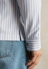 Reiss REGULAR FIT - Cămașă - white soft blue