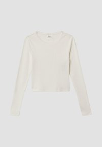Weißes, langärmeliges Crop-Top aus geripptem Stoff mit einem gewellten Ausschnitt. Es hat ein einfaches, figurbetontes Design, das sich gut zum Layering eignet.