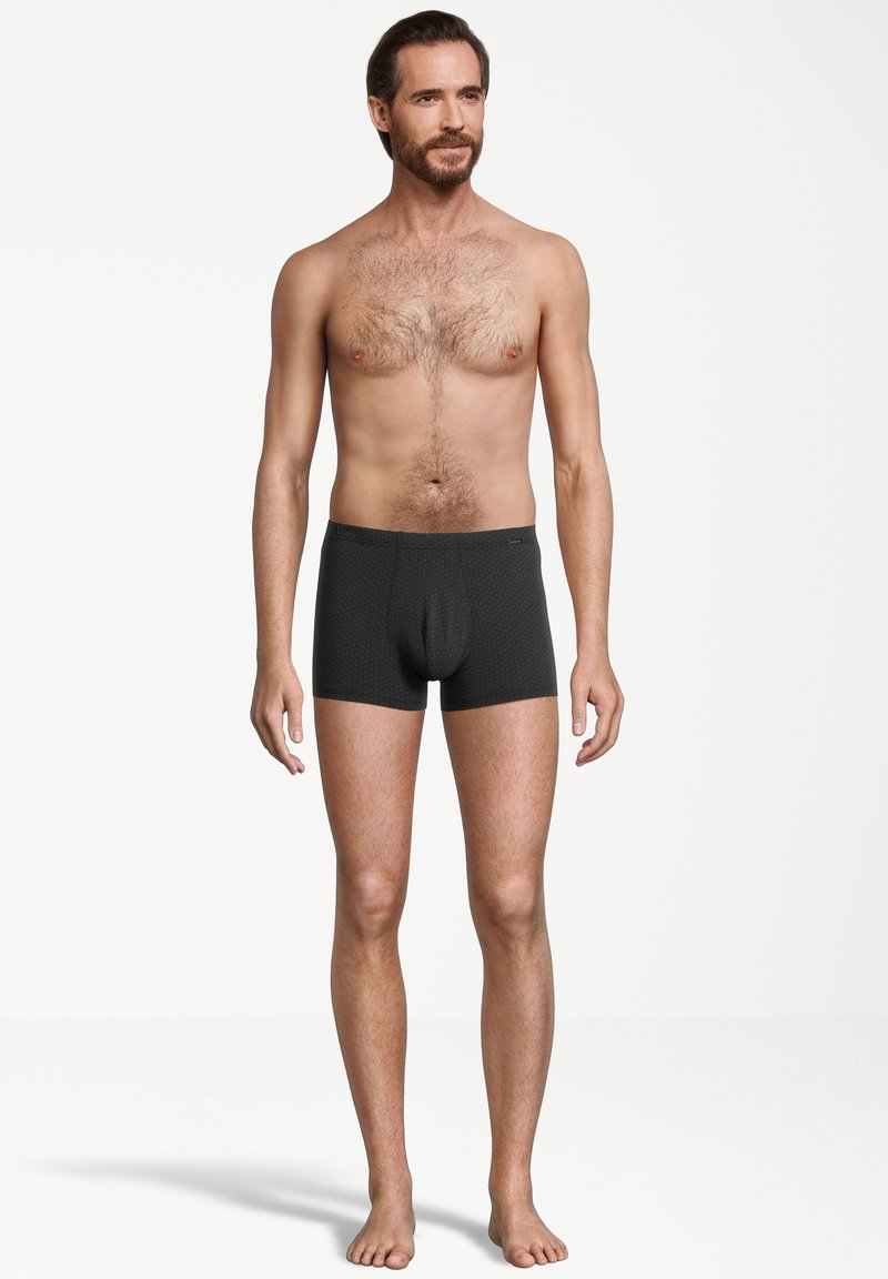Boxer briefs neri con motivi, realizzati in un tessuto morbido, caratterizzati da una vestibilità aderente, una cintura piatta e un design con tasca frontale.