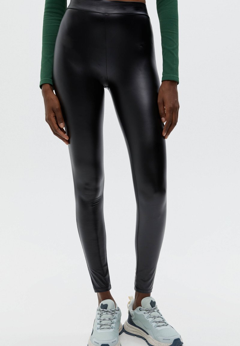 PULL&BEAR VINYL Leggings Hosen black/schwarz Zalando.at