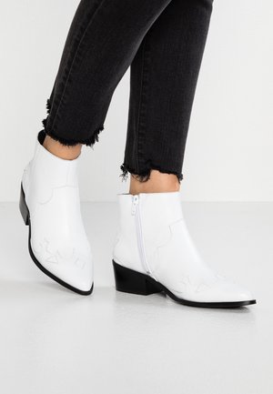 Ankle Boot - white