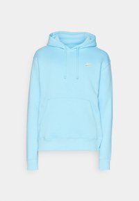 Sudadera Nike de color azul claro con bolsillo frontal, capucha ajustable con cordón y pequeño logo de Nike en blanco y amarillo en el pecho.