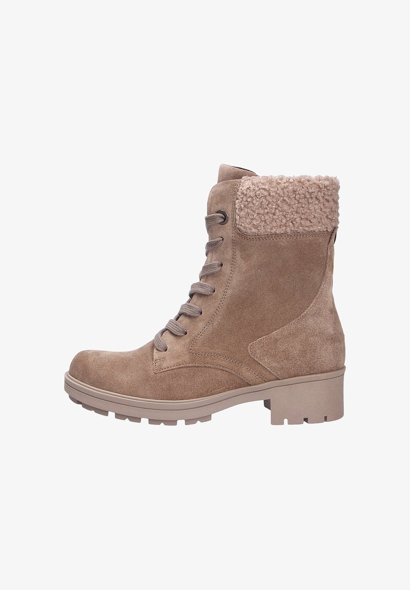 Bottine en suède beige avec un col en fausse fourrure texturée, un devant à lacets et une semelle en caoutchouc épaisse. Présente une finition lisse et des coutures soignées.